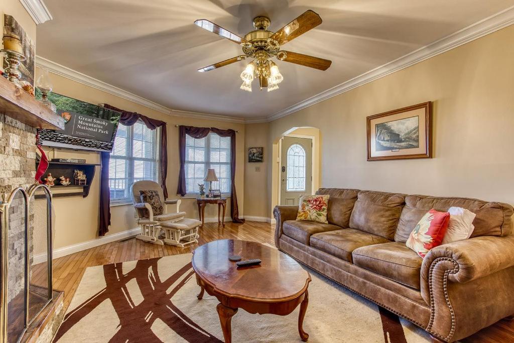 Ober Hideaway, Hot Tub, Wifi, 1089 Free Tickets Each Paid Day, Dollywood And More Gatlinburg Exterior foto
