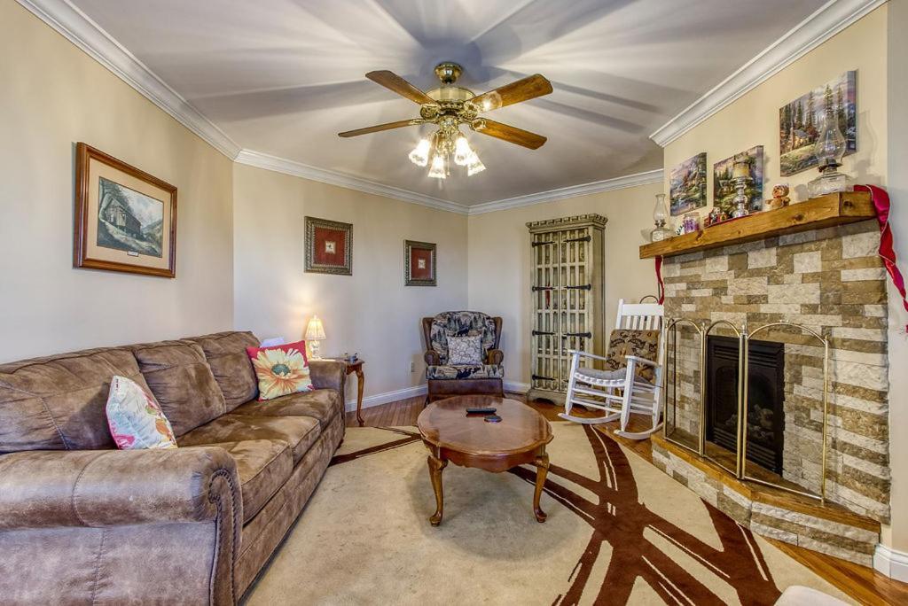 Ober Hideaway, Hot Tub, Wifi, 1089 Free Tickets Each Paid Day, Dollywood And More Gatlinburg Exterior foto
